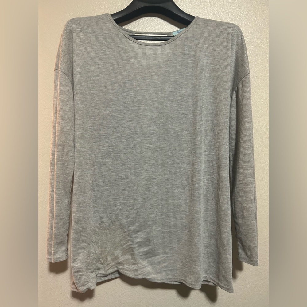 She&Sky Grey ribbed long sleeve thin w/ open back keyhole- size L